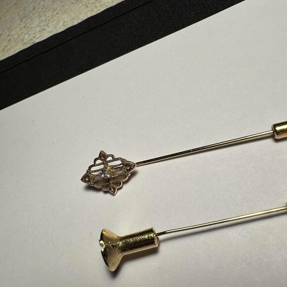 Lot Of 2 Lapel Stick Pin Gold Tone Metal 1 Screw Shaped - Picture 5 of 7